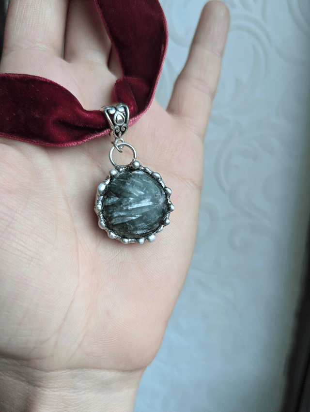 Seraphinite red chocker necklace 