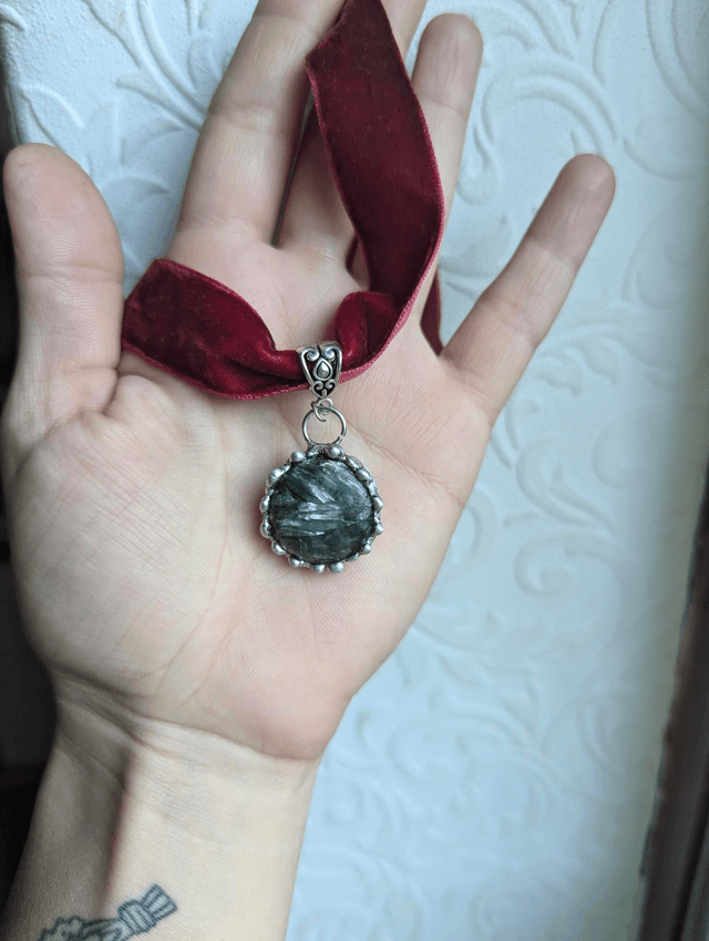 Seraphinite red chocker necklace 