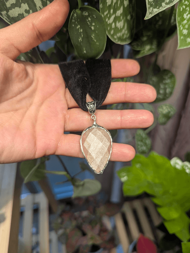 Peach moonstone chocker 