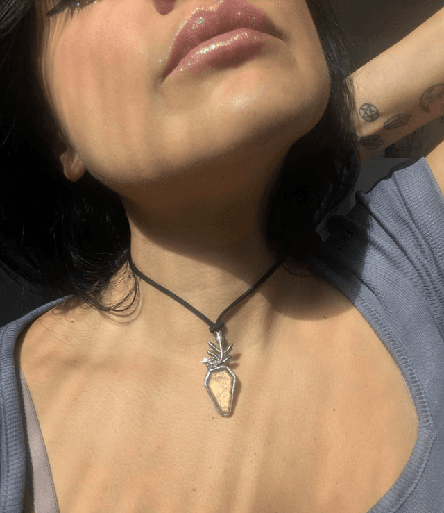 Coffin and leaves labradorite 